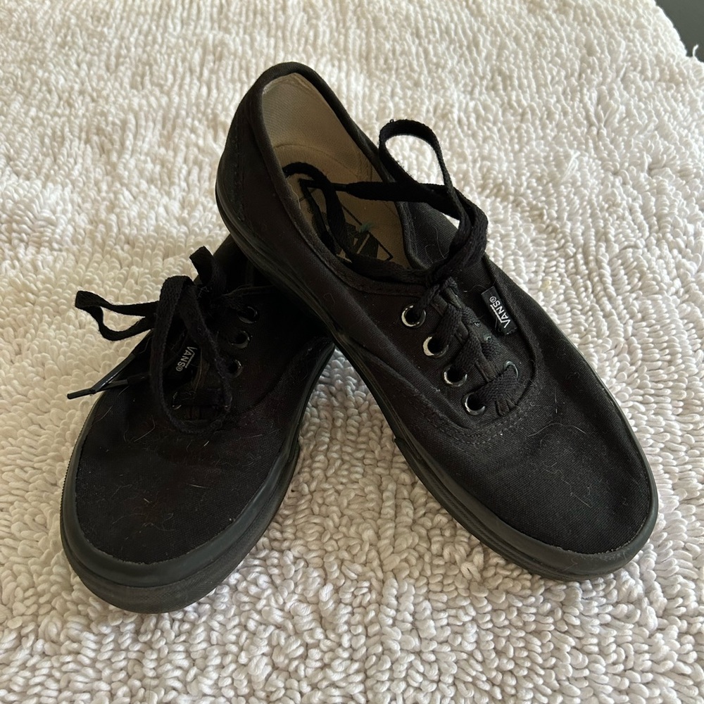Vans 4.5 men’s (6 women’s) excellent condition.